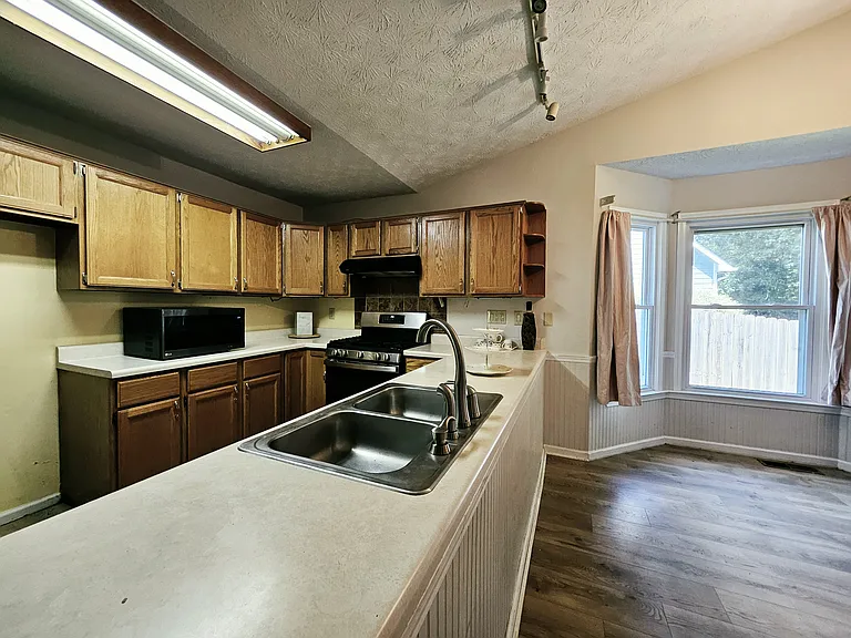565 Clearwater Pl — Photo 5