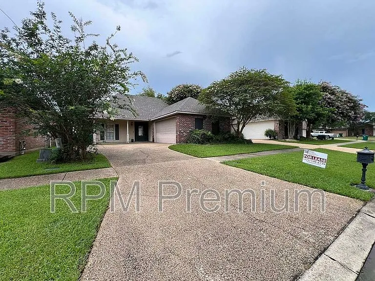 3995 Water Oak Dr — Photo 1