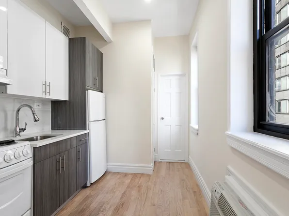 229 East 67th Street image 1 of 4