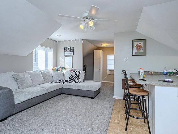 3rd image of 622 CHICAGO AVENUE