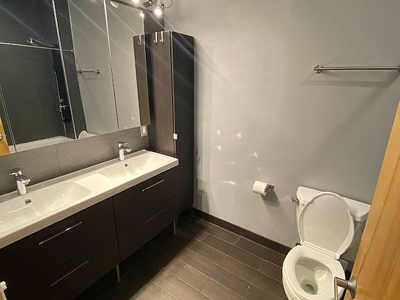 4th image of 1934 N Washtenaw Ave APT 205