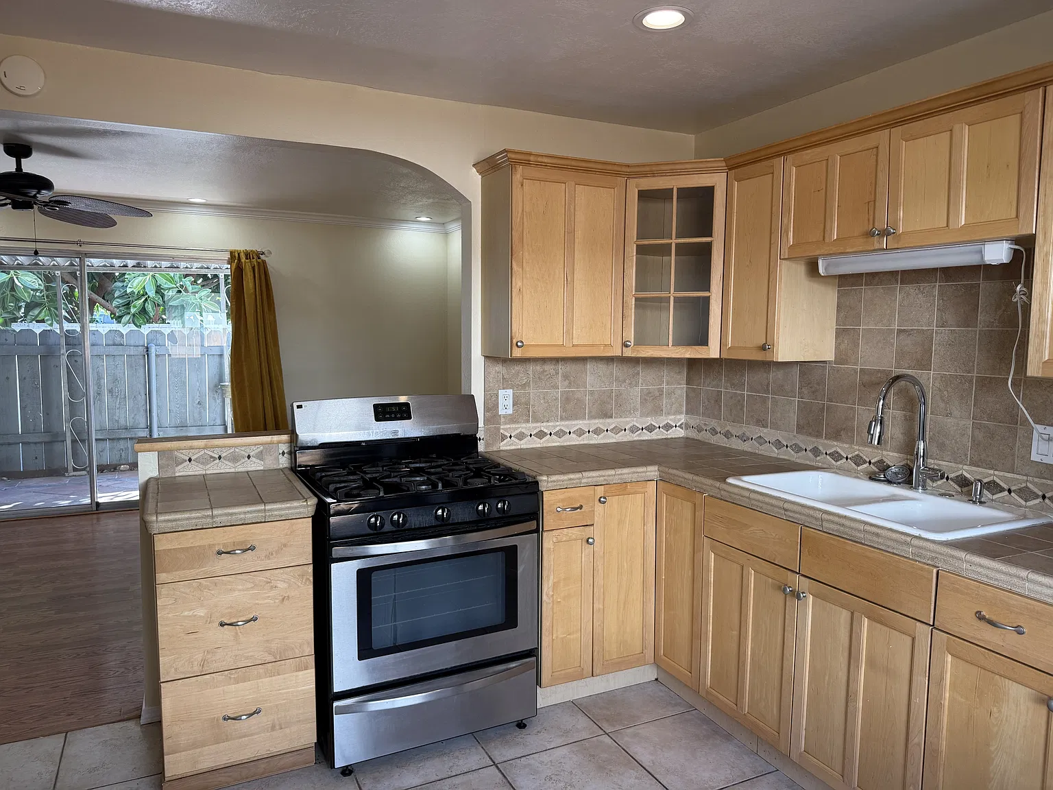 162 Glover Ave — Photo 3