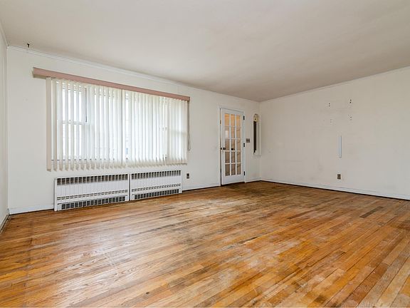 4th image of 11 Wyandanch Ave