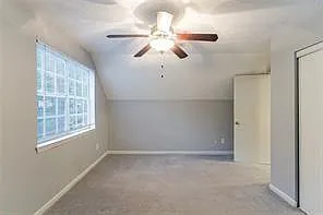 135 Barrington Dr E — Photo 6