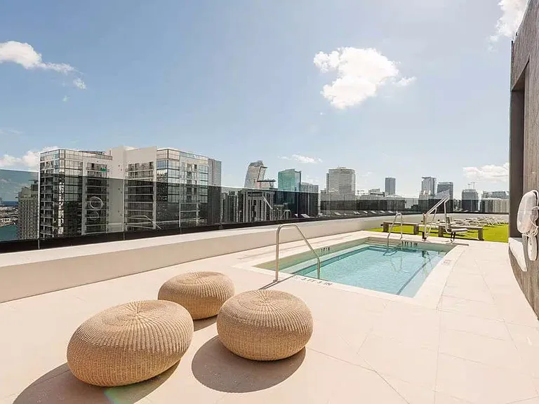 225 N Miami Ave #2902 — Photo 16