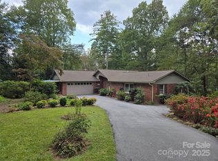 4 Dunean Ln, Hendersonville, NC 28739