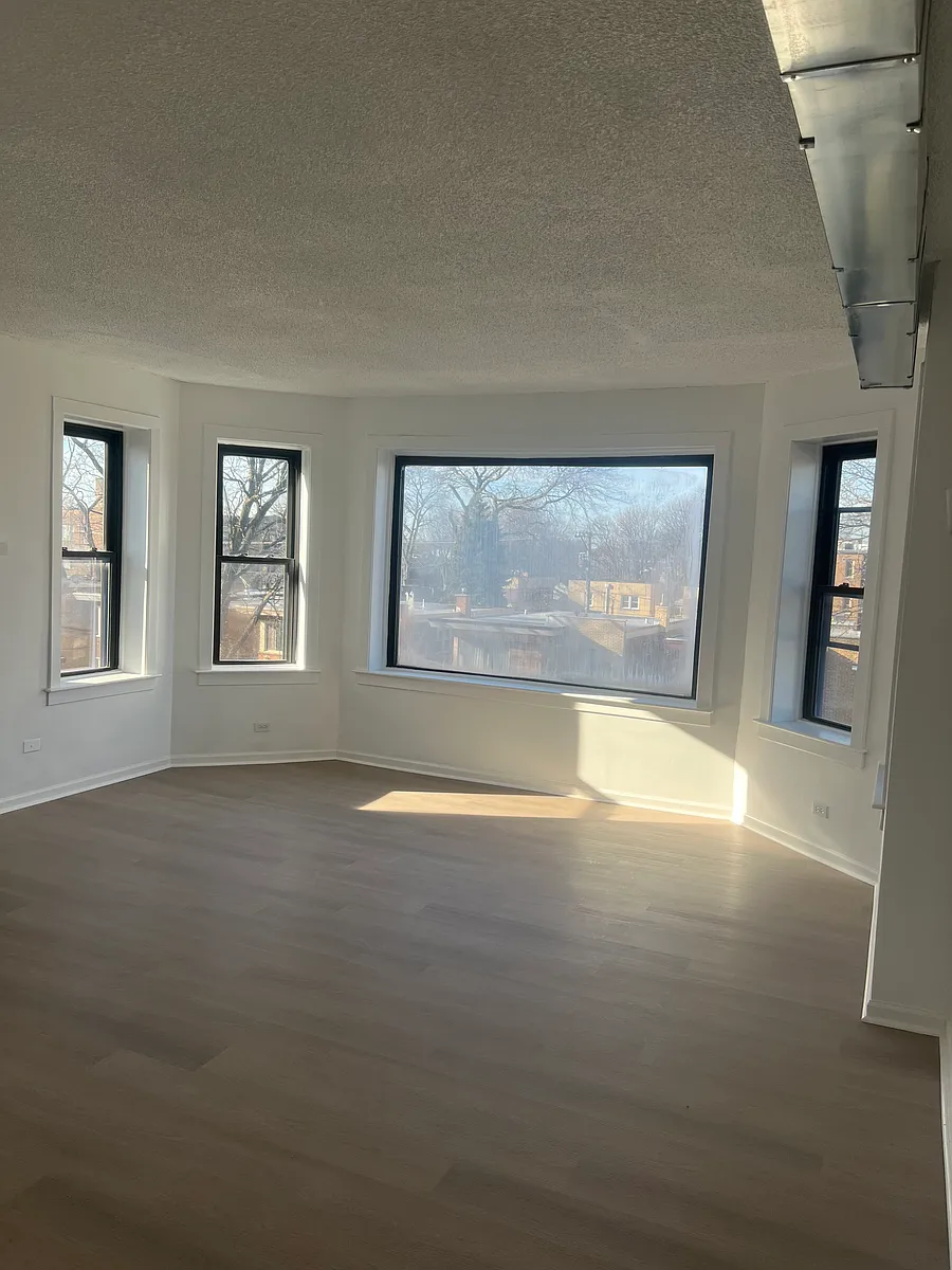 Building Photo - 8445 S Ingleside Ave #1