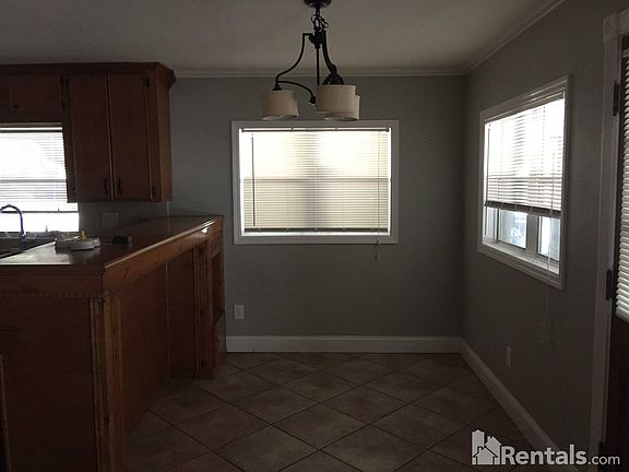 4th image of 807 Ariana St