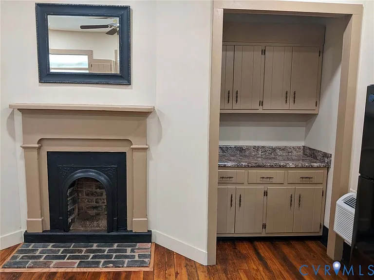 519 Grove Ave #B — Photo 8