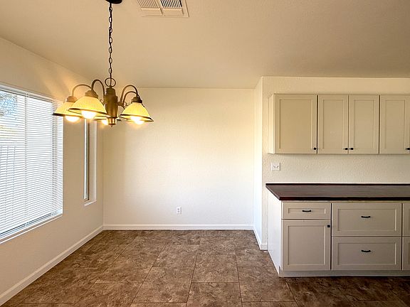 5th image of 3129 Floral Vista Ave
