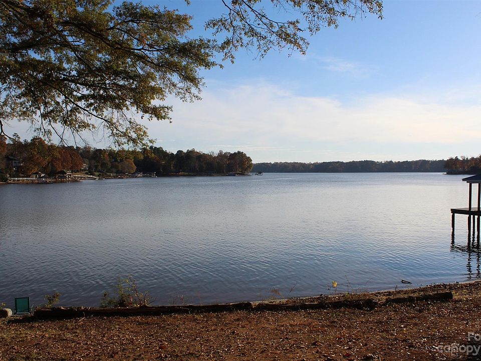 1st image of 3142 Lakeside Cir