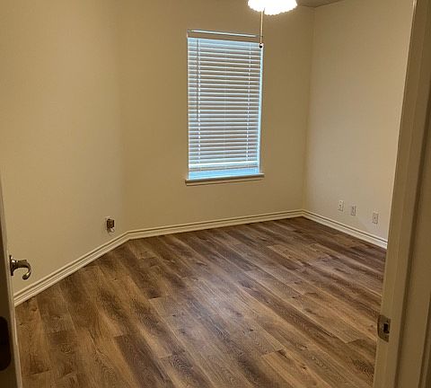 4th image of 537 Marcel Dr #537