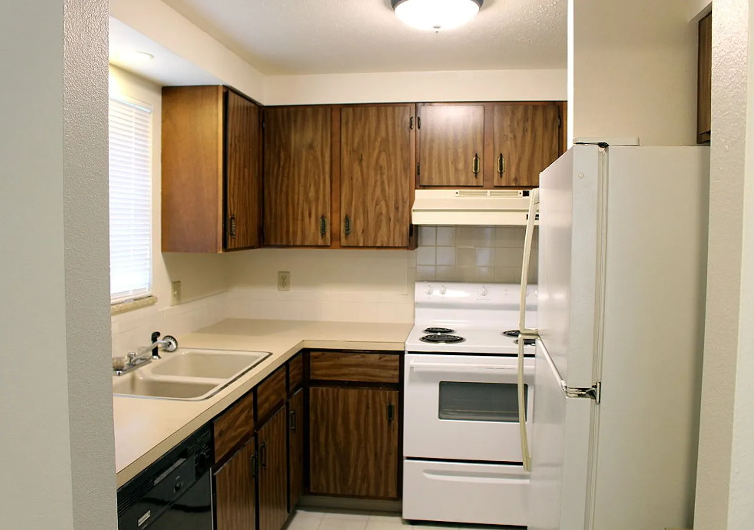 3645 Butternut Dr. — Photo 4