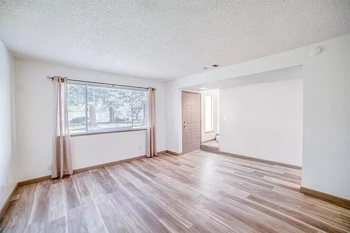 3 bed, 2.0 bath, 1112 sqft, $1,795 — Photo 2