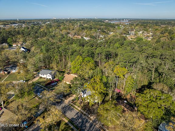 4th image of 3507 Courtenay Cir