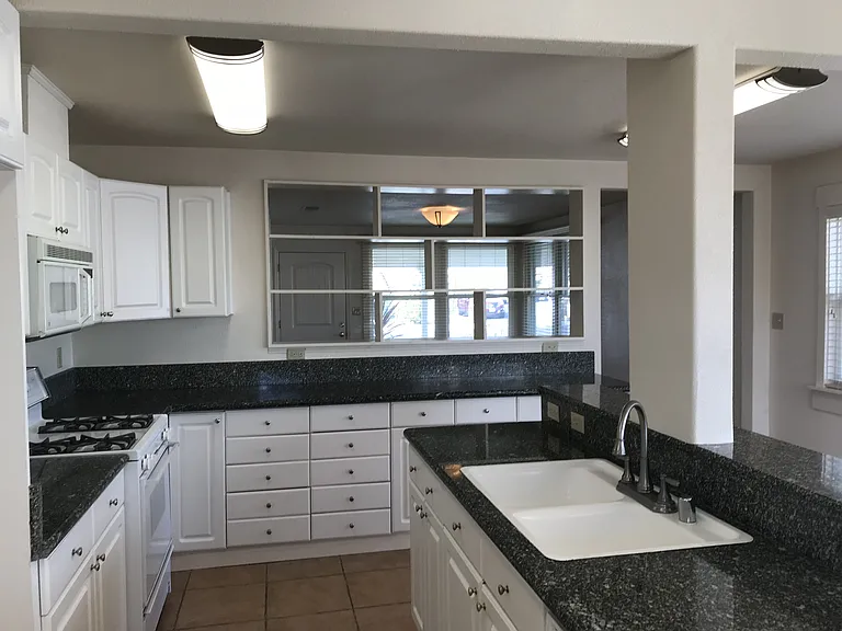 324 Stevenson St — Photo 7