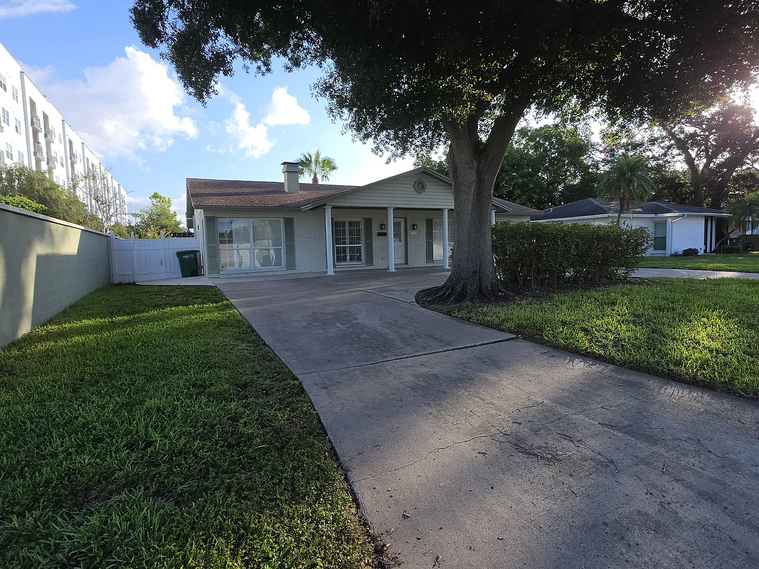 3 bed, 1942 sqft, $4,290 — Photo 3
