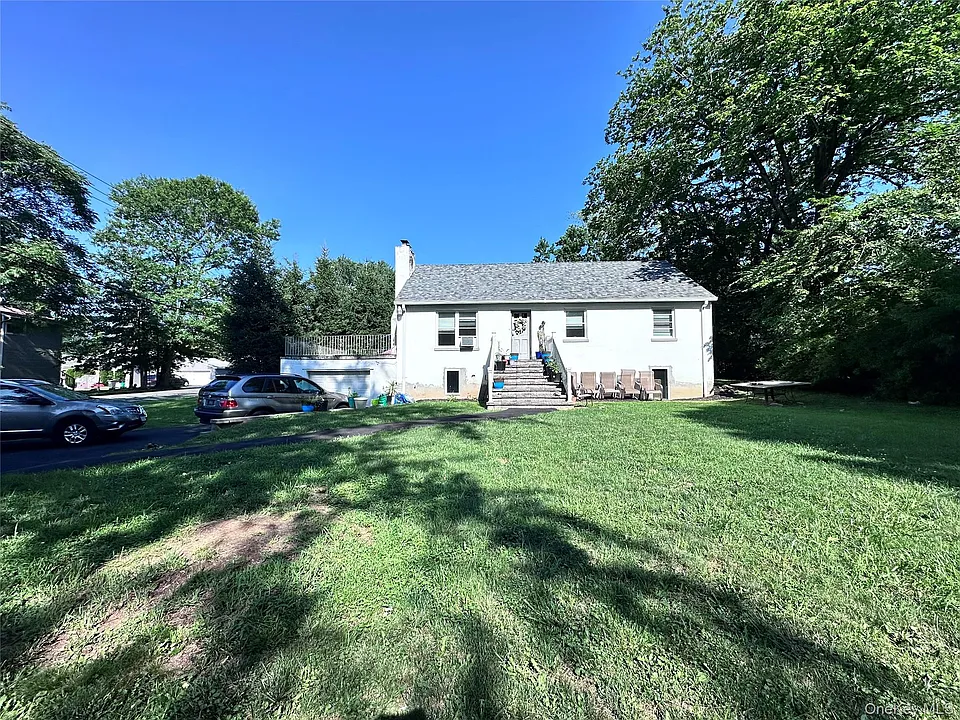 48 Medway Ave