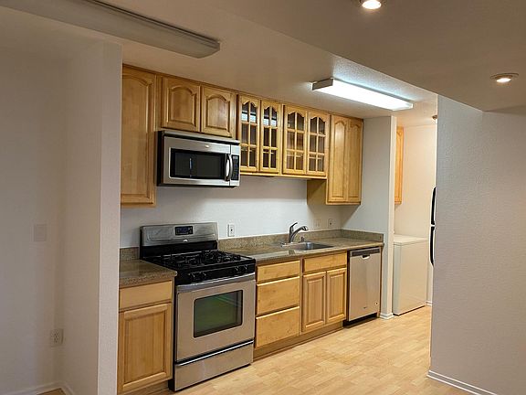 5th image of 2147 Lakeview Cir #2147