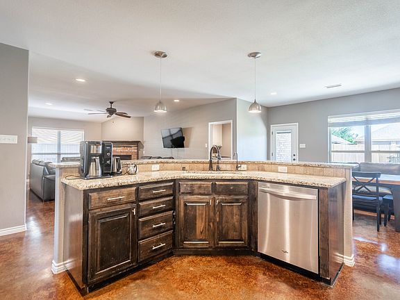 4th image of 6012 Medina Dr