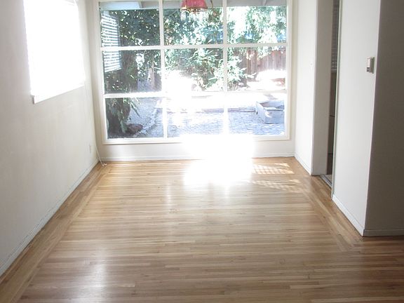 4th image of 2315 Peachtree Ln