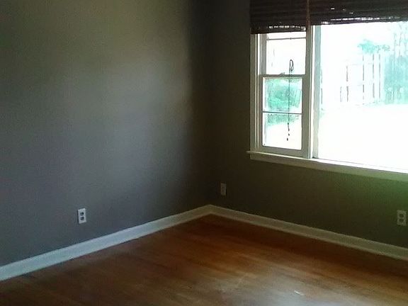 4th image of 3424 Meadow Dr