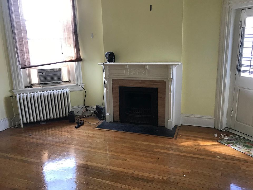 1st image of 1002 W Franklin St APT 2