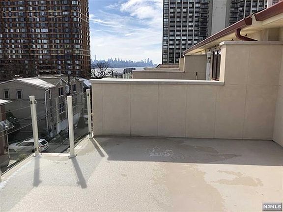 4th image of 1635 Federspiel St Unit 1635