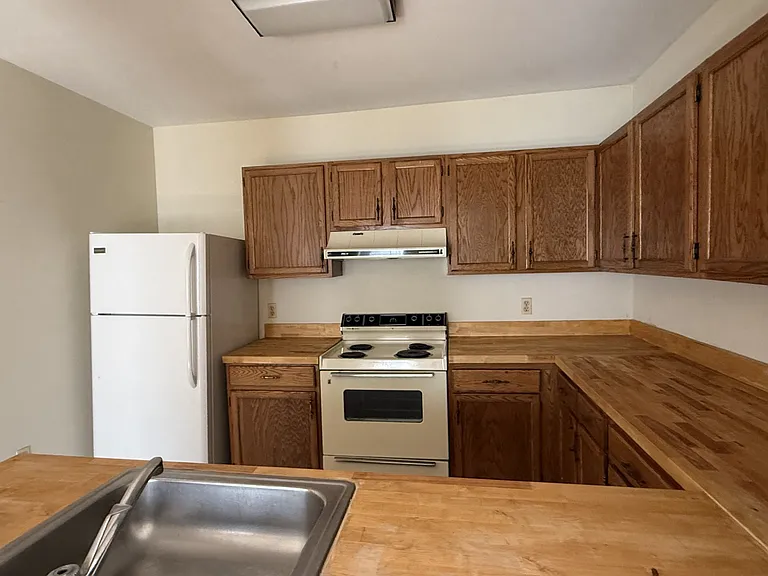 274 Alexander St #3 — Photo 2