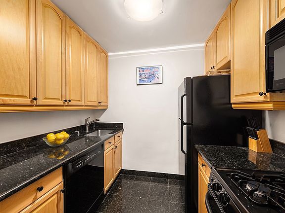 4th image of 1160 3rd Ave APT 8H