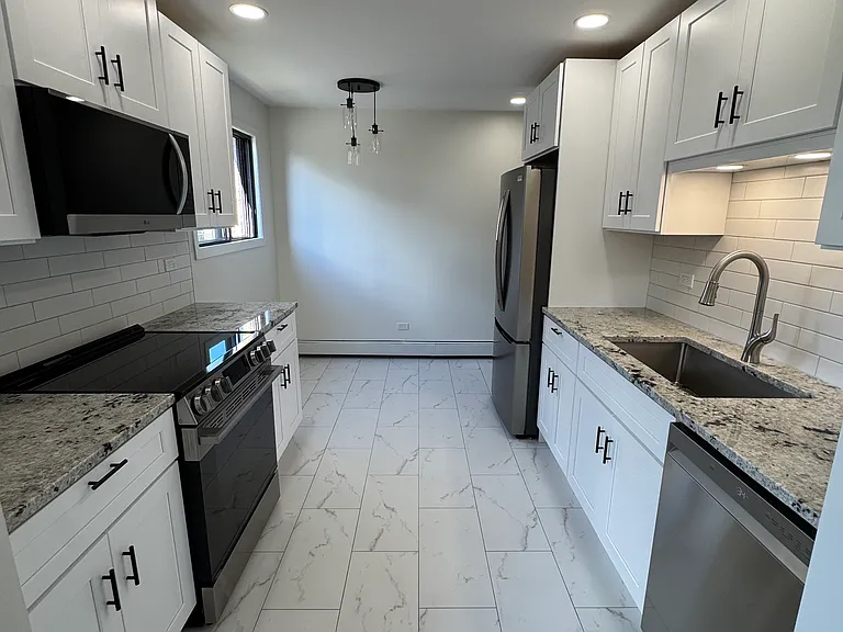 10425 Mayfield Ave #2W — Photo 8
