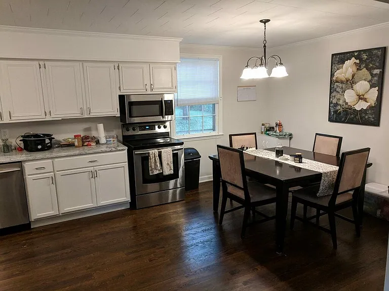 Open Floor Kitchen/Dining Area