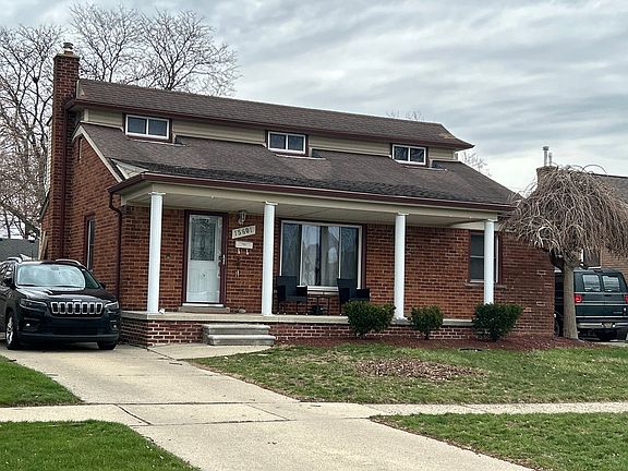 3rd image of 15601 Churchill St