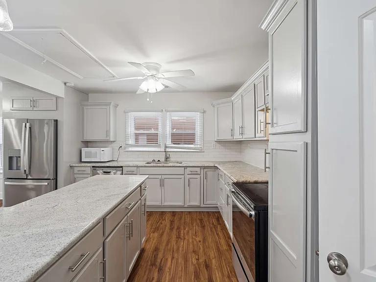 205 Raymond St — Photo 16