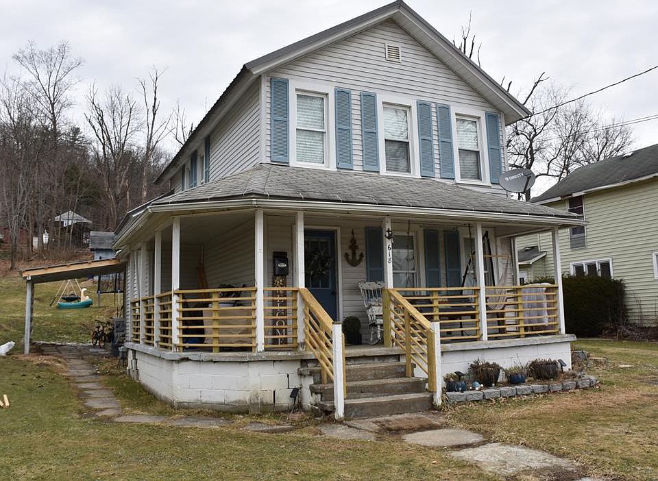 1st image of 618 W Elm St