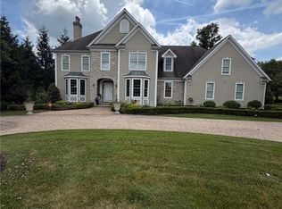 915 Creek View Dr, Aurora, OH 44202