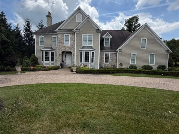 915 Creek View Dr, Aurora, OH 44202
