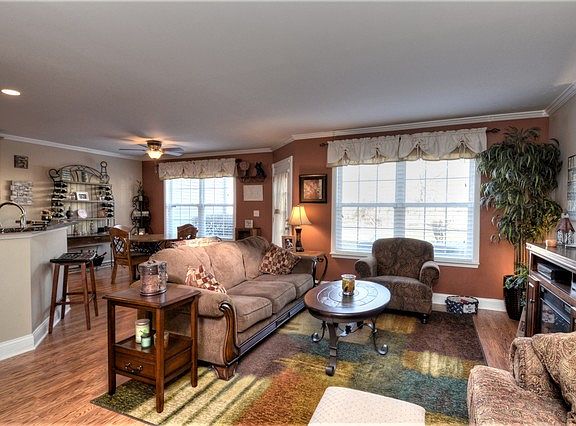 3rd image of 1542 Auburn Ln