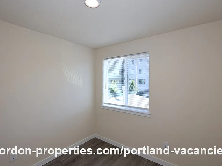 5407 SE 121st Ave — Photo 28