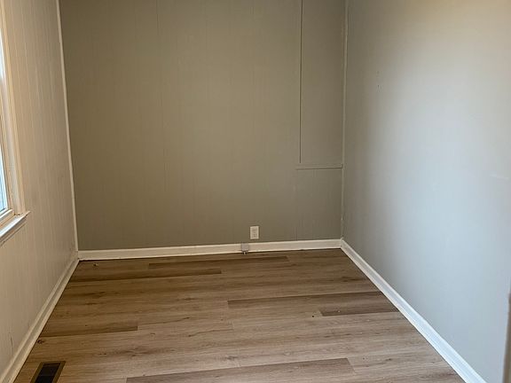 4th image of 615 W 2nd Ave