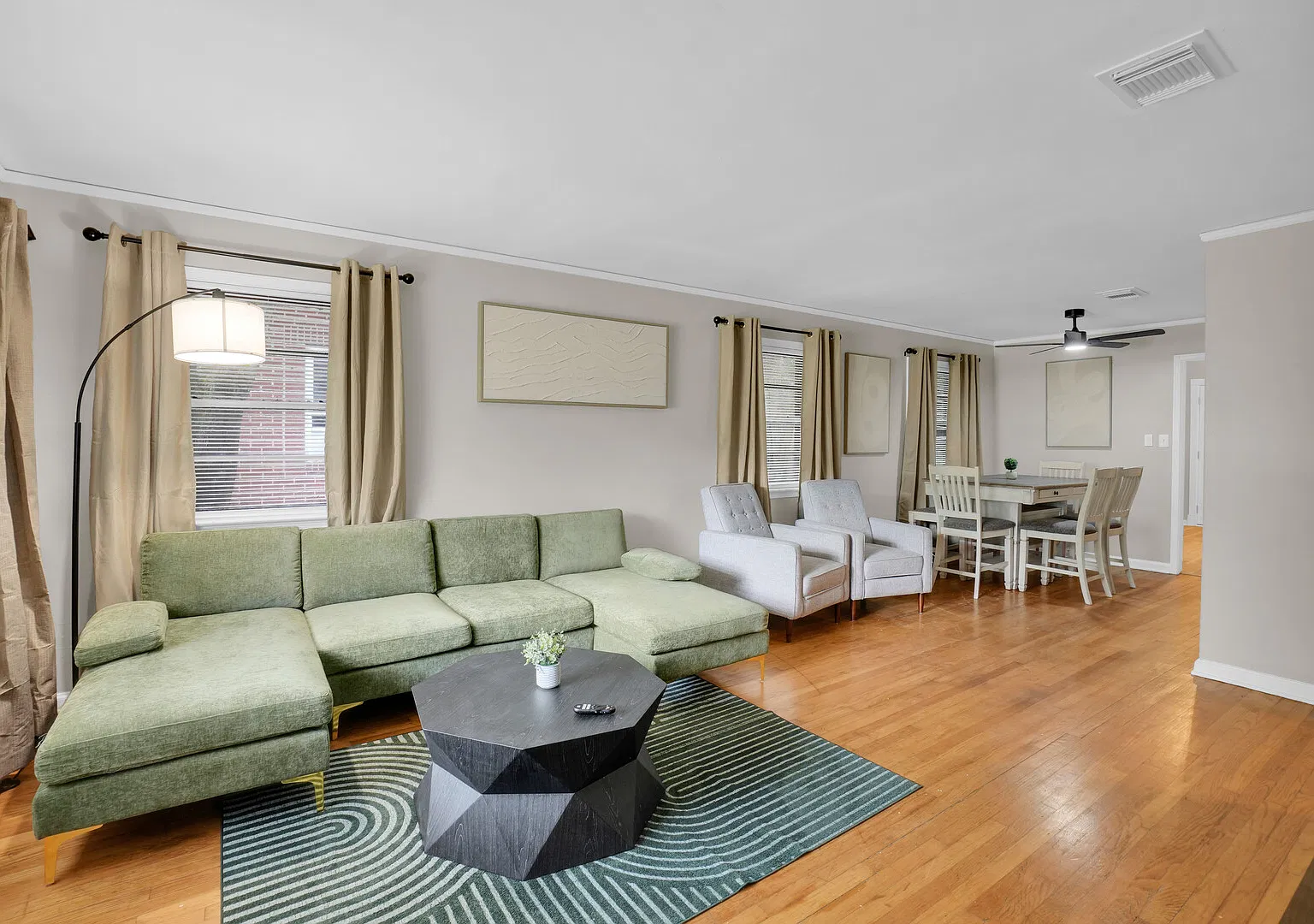 Brantwood Corporate Retreat | Furnished 3BR | Extended Stays — Photo 1