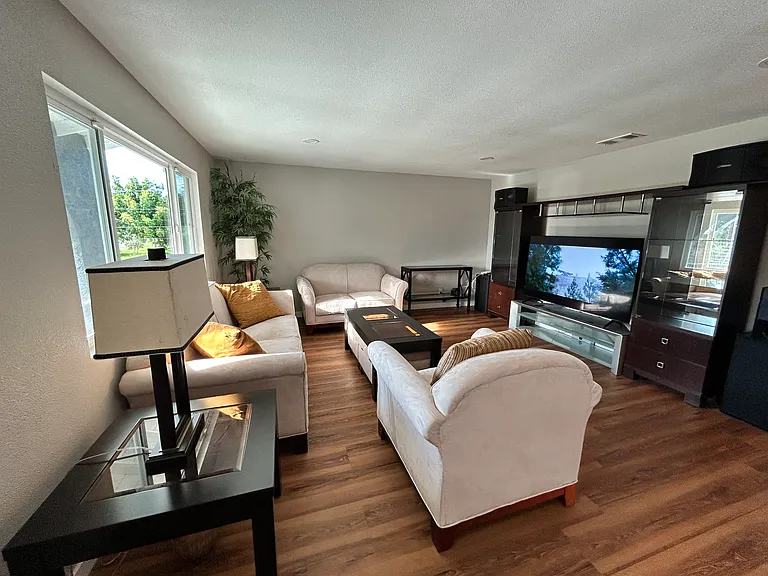 4716 Merced Ave — Photo 3