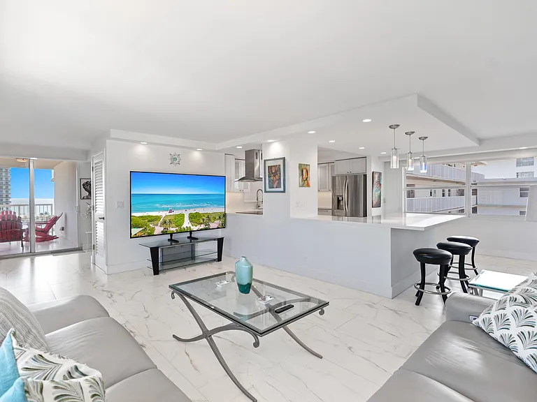 121 Golden Isles Dr #Penthouse 1 — Photo 28