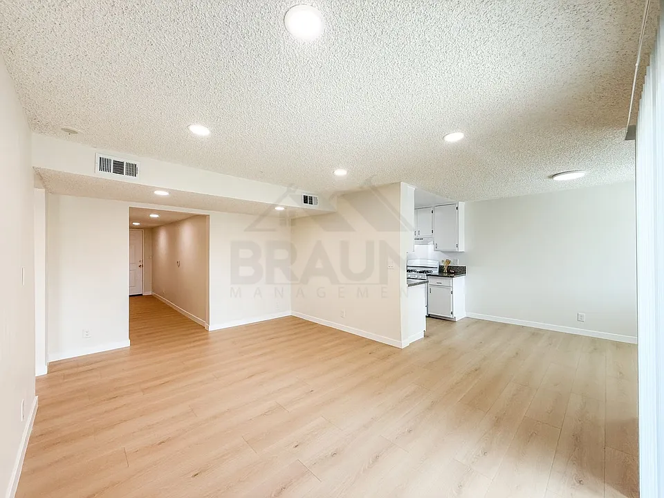 221 Elm Ave