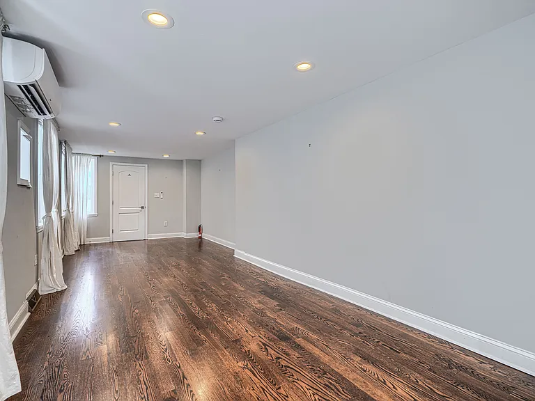 214 Warren Ave — Photo 16