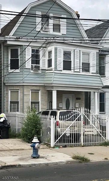 1109 Grove St photo 1