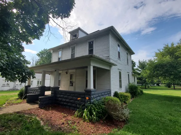 315 W Center St, Sheldon, IL 60966