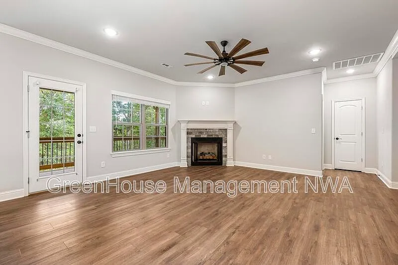 4 bed, 2.0 bath, 1793 sqft, $2,340 — Photo 4