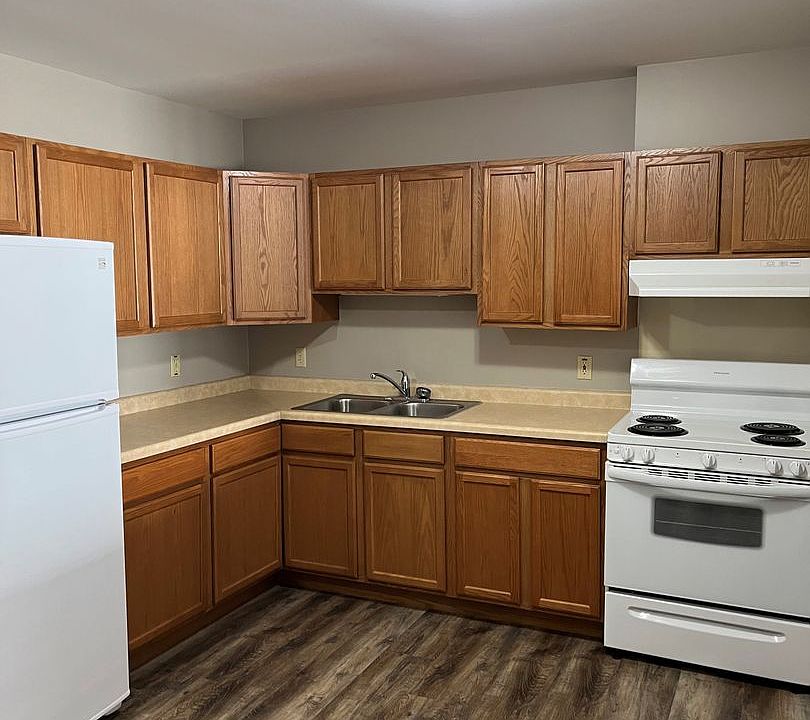 Galloway Apartments - 2003 9th St E Menomonie WI | Zillow