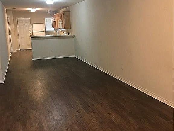 2nd image of 923 Crepe Myrtle St